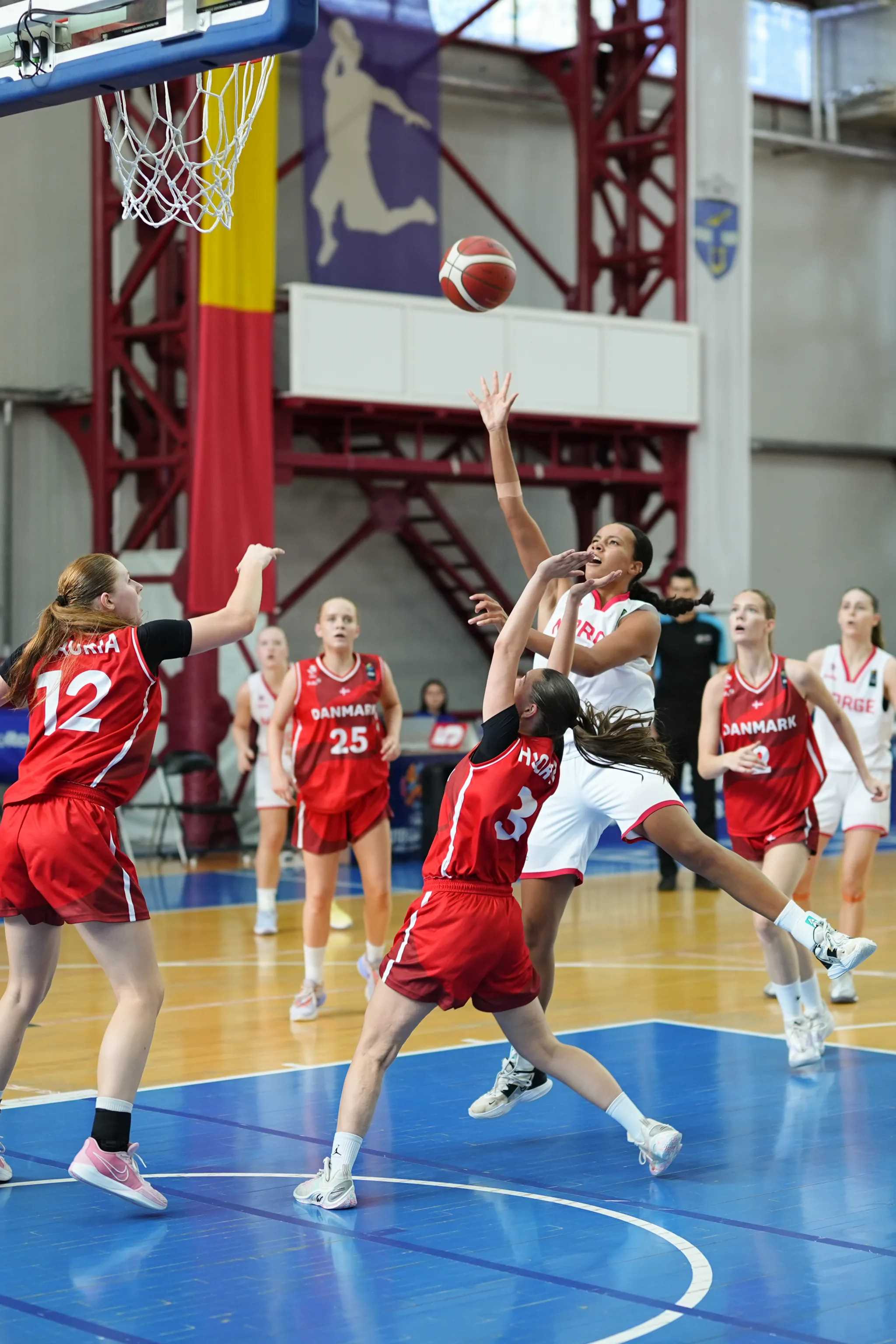 Lina Blanco som sto over de fire første EM-kampene, var med igjen mot Danmark - og markerte seg med 5 poeng, 4 returer og 1 steal på 19 minutter. 
FOTO: FIBA.COM 